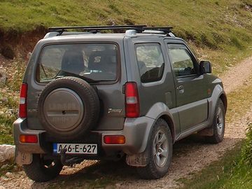 Suzuki Jimny - with roof rails, transverse mounted - A02.jpg